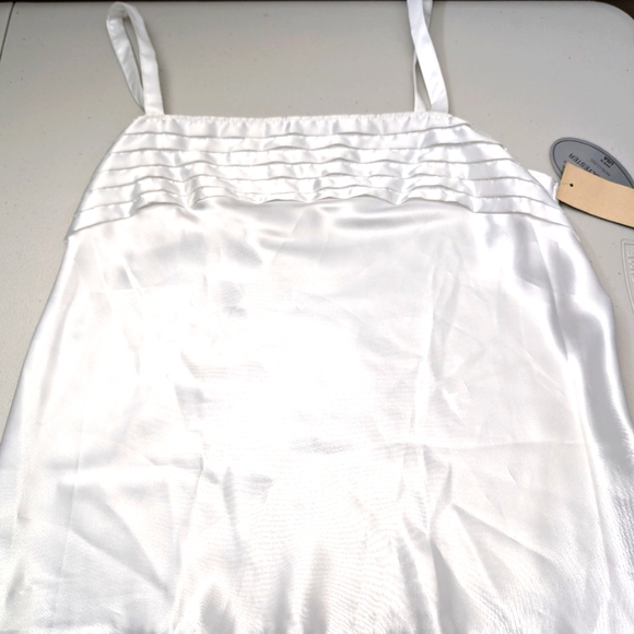 NWT. WOMEN'S POLYESTER TANK CAMISOLE. SIZE MEDIUM - Picture 1 of 5
